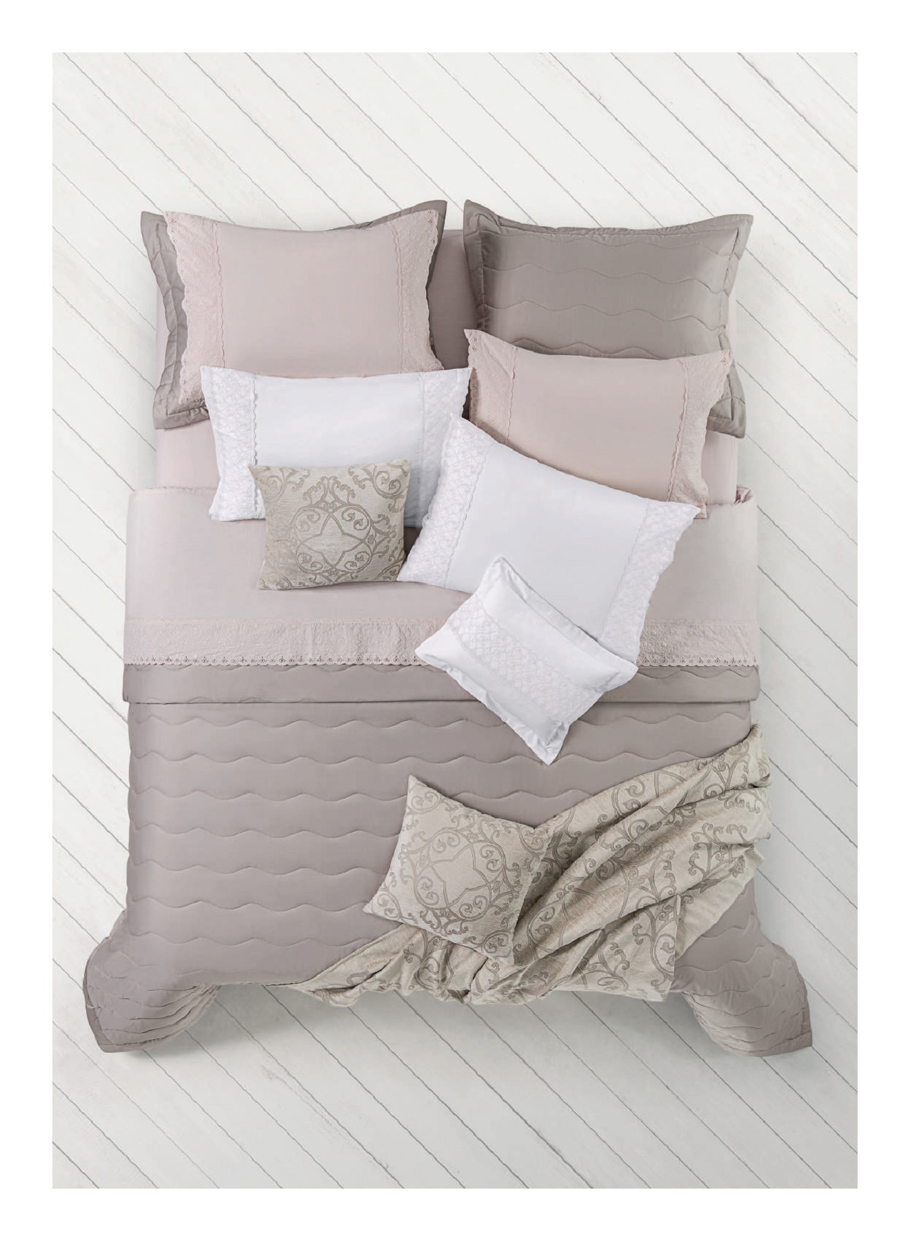 Catálogo Trussardi 2017 contato Página 33 PDF Online PubHTML5